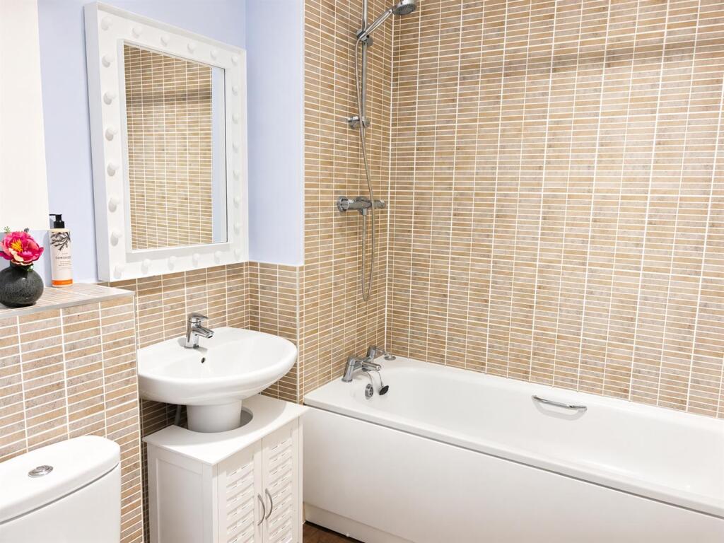 House in Slough - View 5