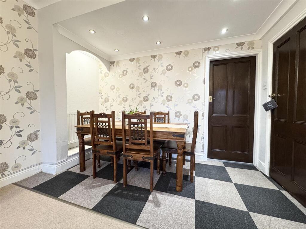 Glen View Road, Shelley, Huddersfield HD8 8JS photo 4