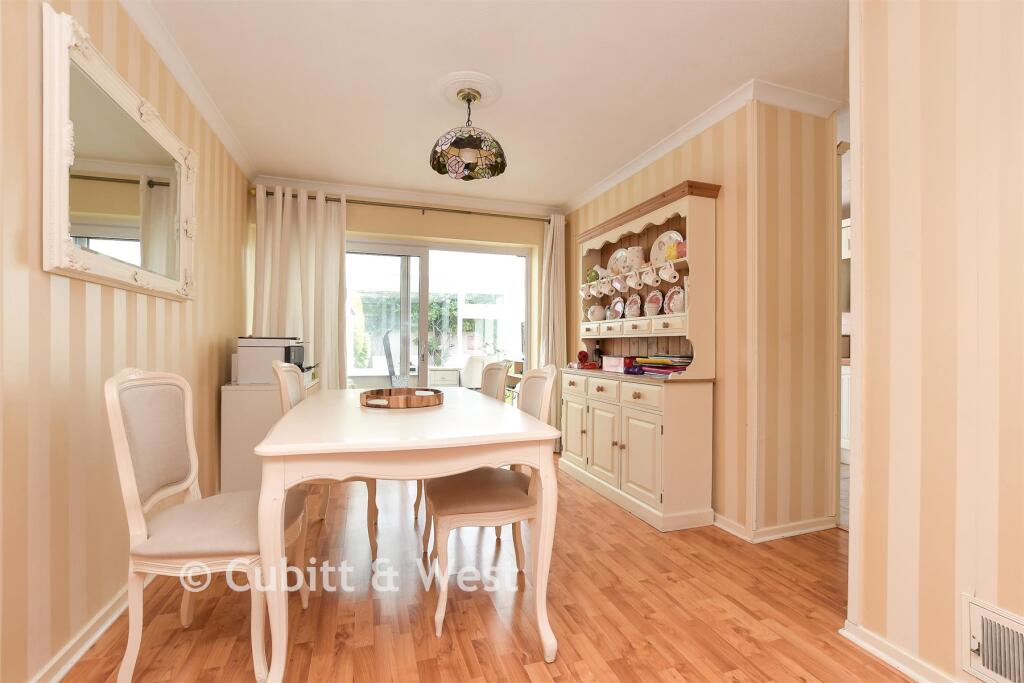 House in Reigate and Banstead, Woodhatch - View 4