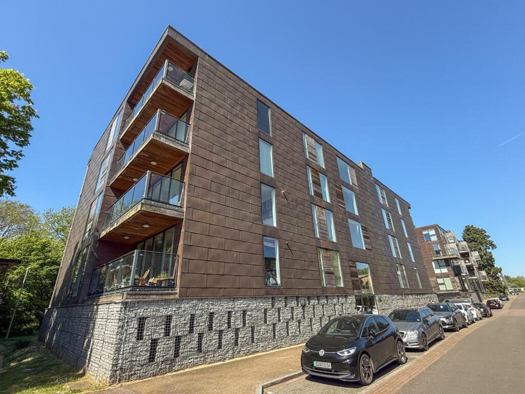 Main image of property: The Oak Building, Kingfisher Way