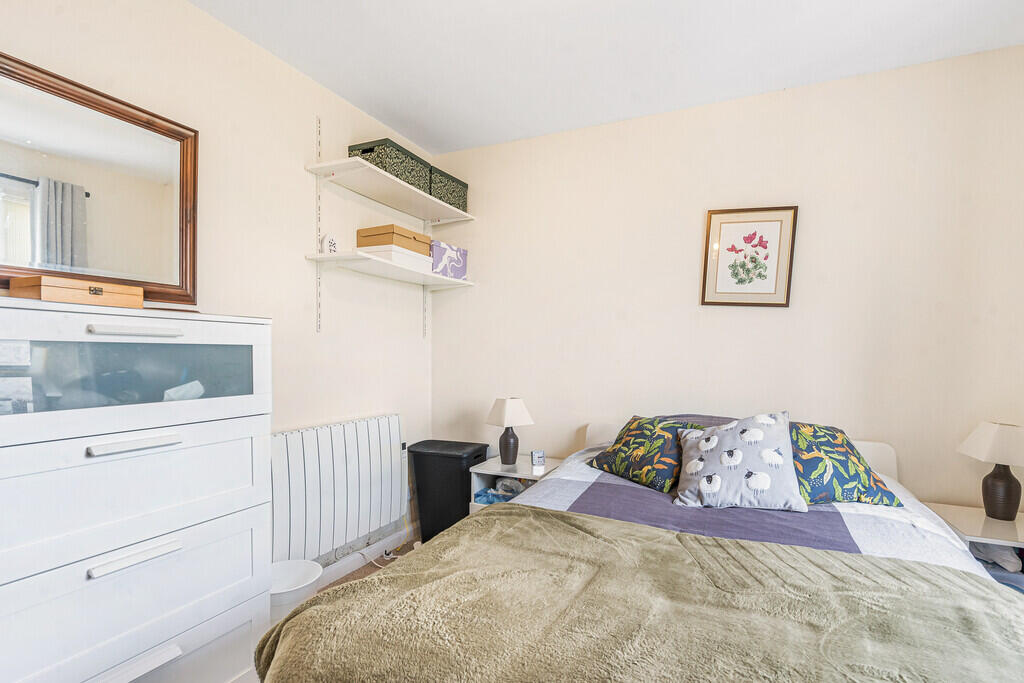 Apartment in Torquay - More