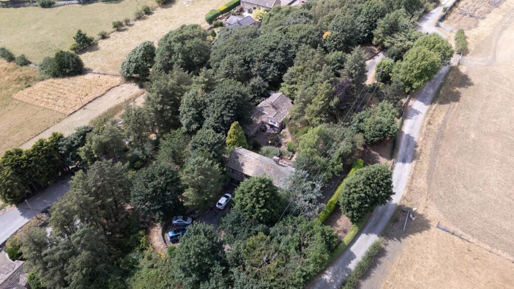 House in Huddersfield - View 4