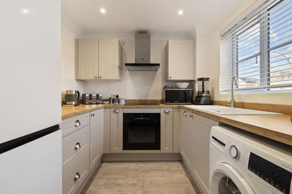 Oakland Close, Upton-upon-severn, Worcester, Worcestershire, WR8 photo 3