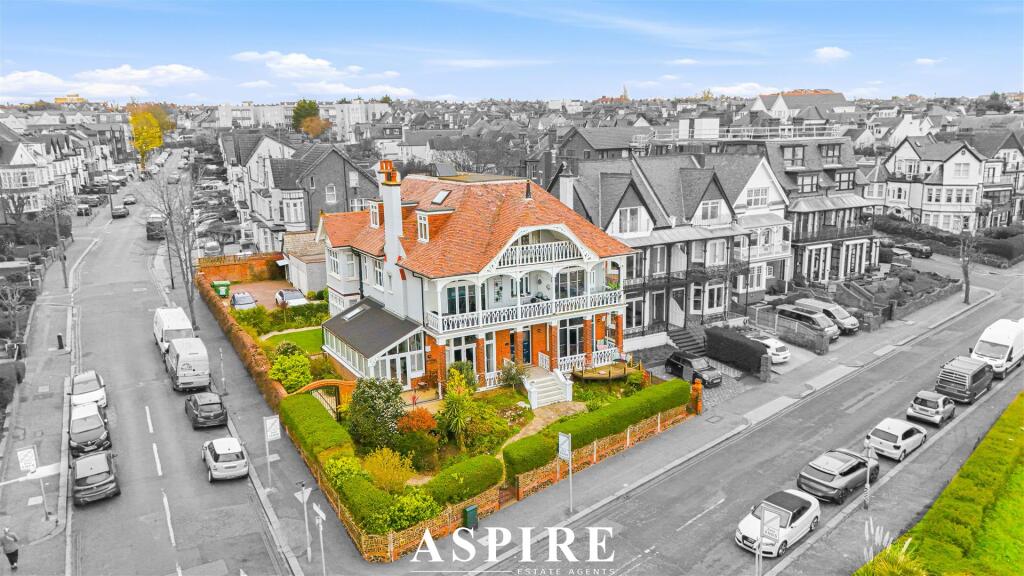 3-bed flat on The Leas, Westcliff-On-Sea, £700,000