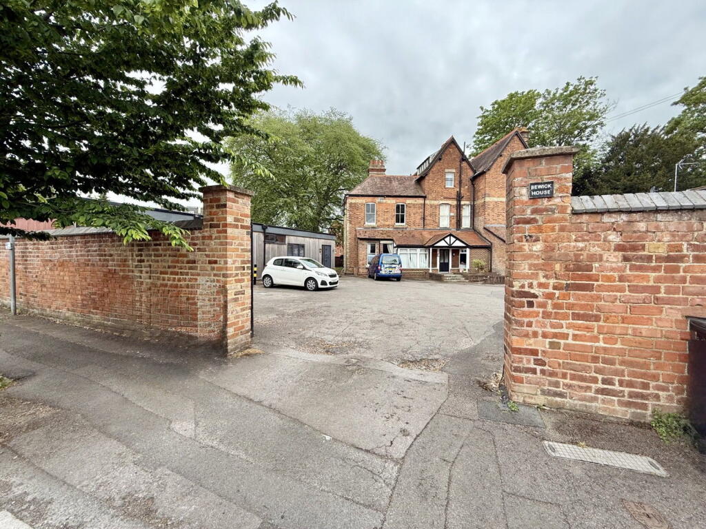 House in Gloucester, Gloucestershire - More
