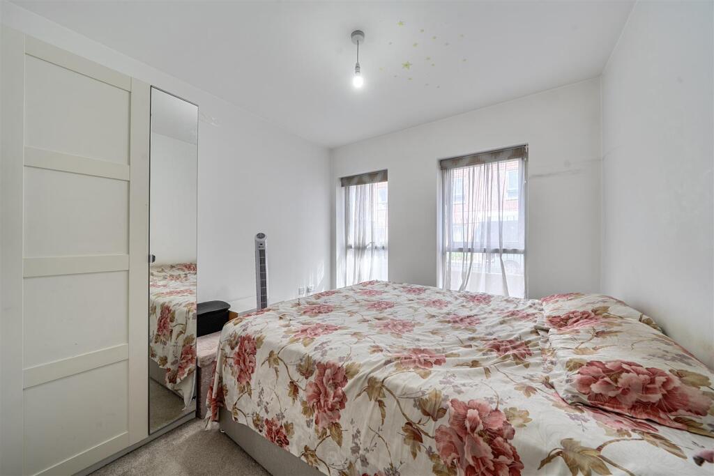 Apartment in Watford - More