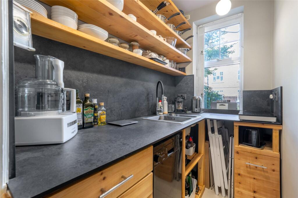 Apartment in London - More