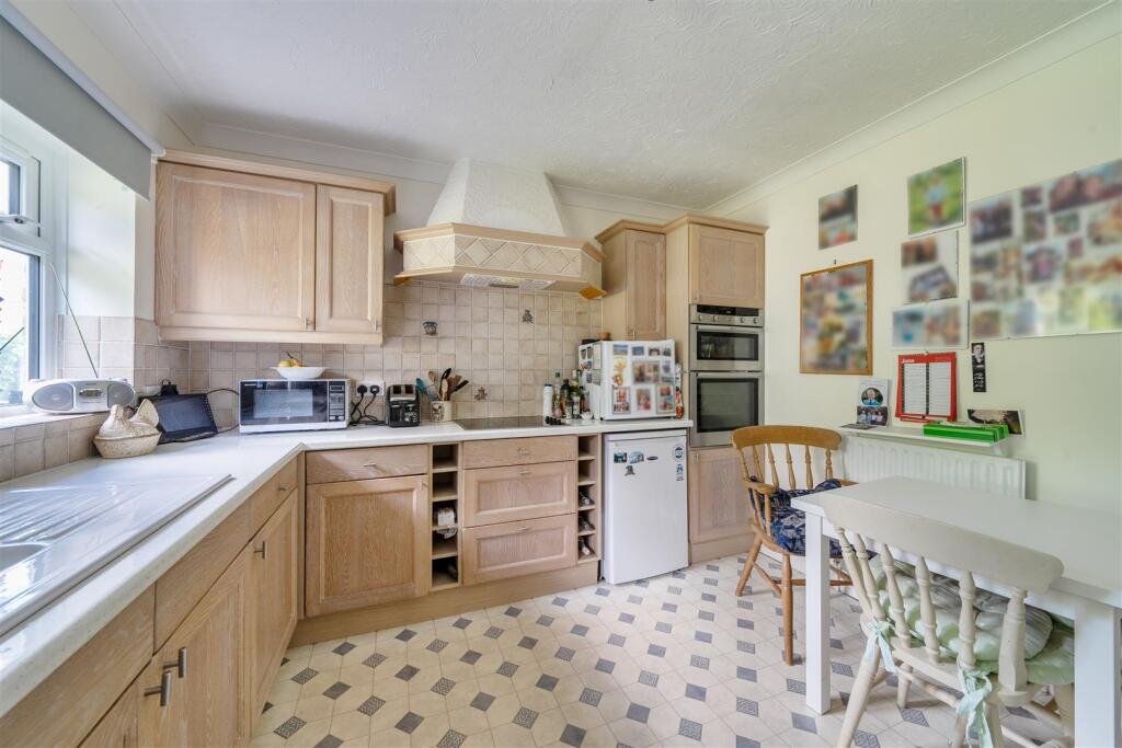 Redwood Close, Beaminster, Dorset - View 4