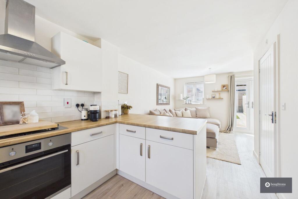 Yeoman Road, Towcester, NN12 - More