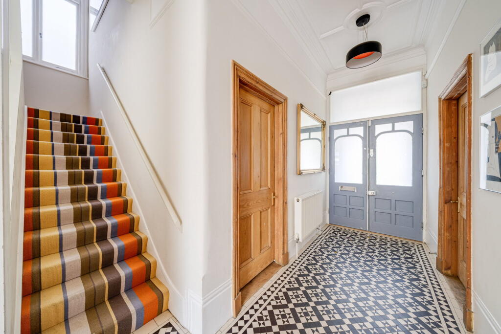 House in London, Willesden Green, Mapesbury - View 4