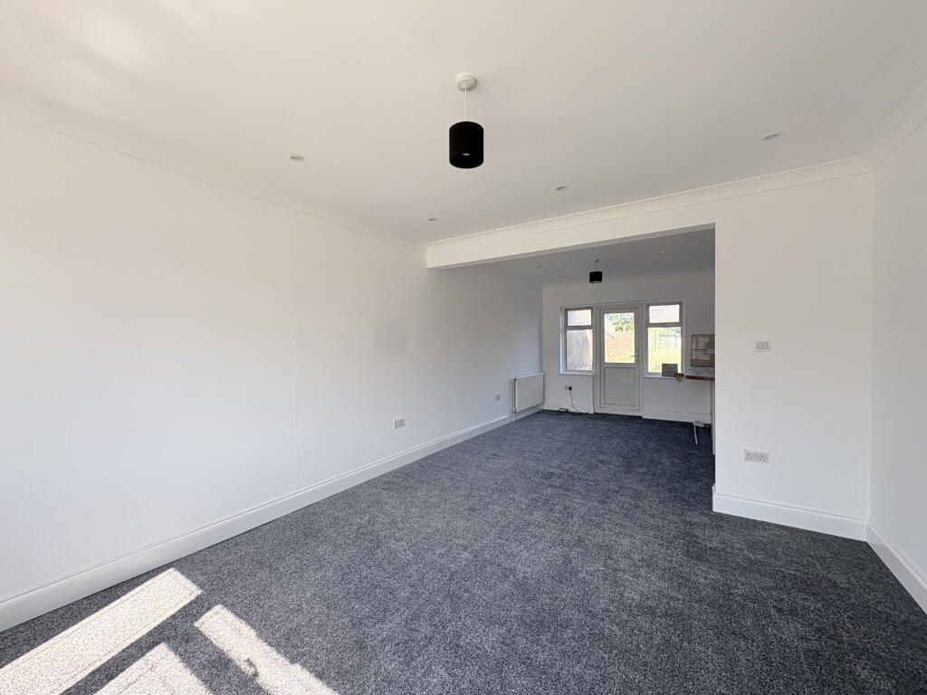 Brabazon Road,  Hounslow, TW5 photo 3