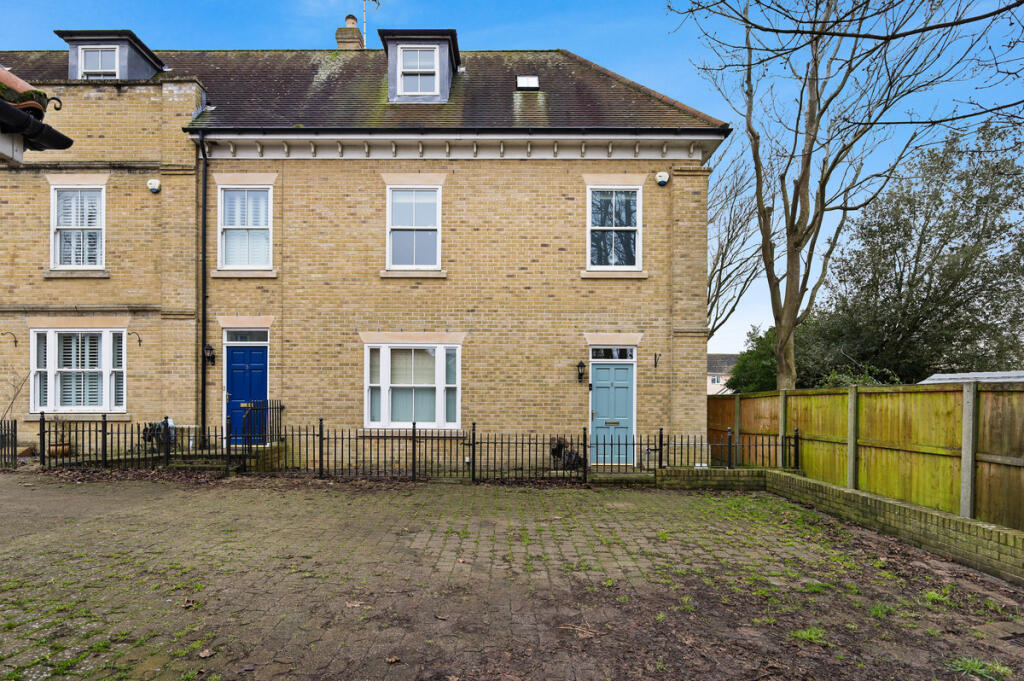Main image of property: Kings Gardens, Colchester, CO5