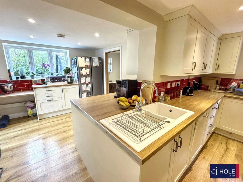House in Tewkesbury, Churchdown - View 3