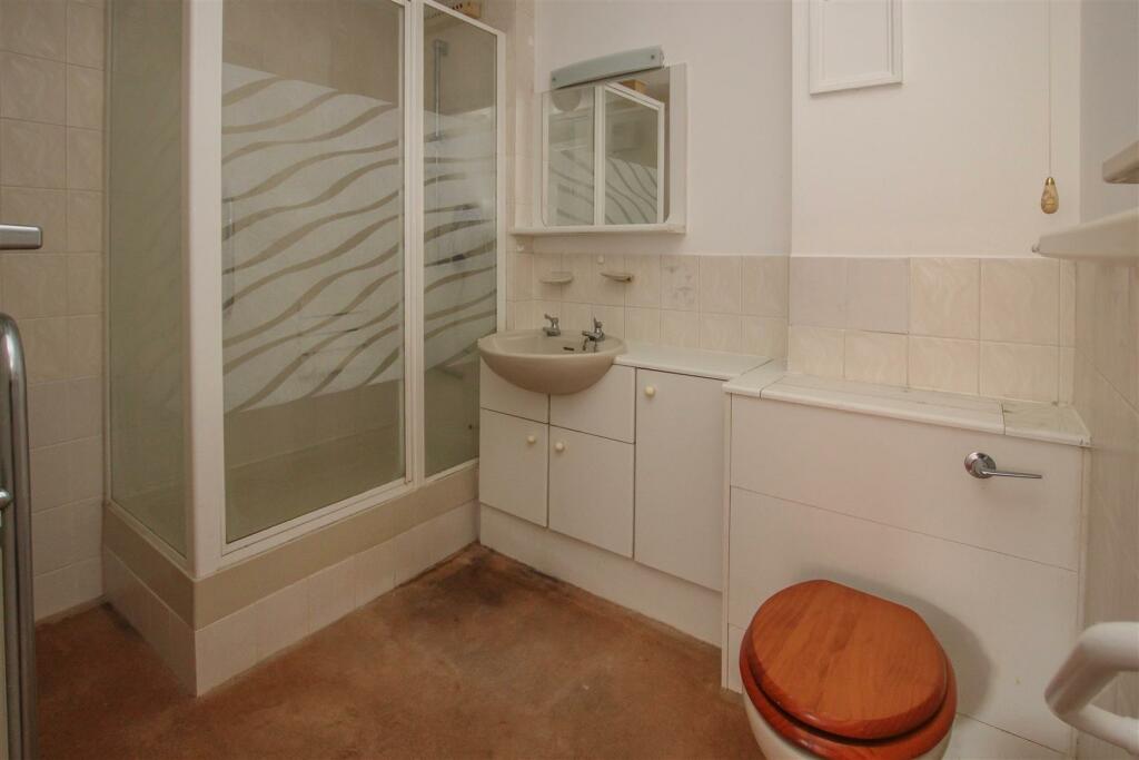 Eastfield Road, Brentwood photo 4