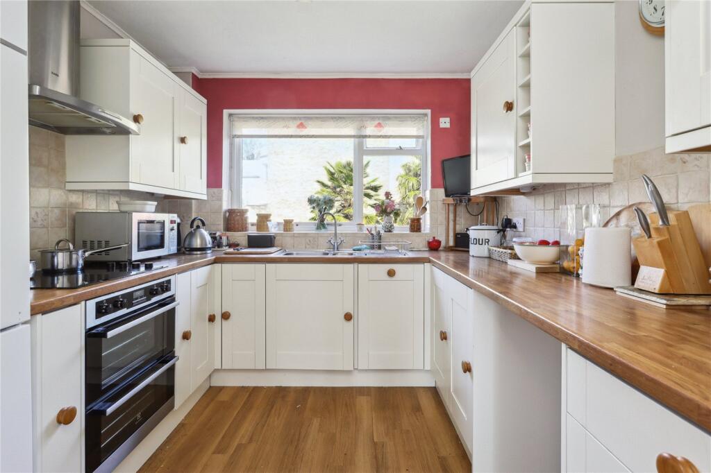 House in Kingston upon Thames - More