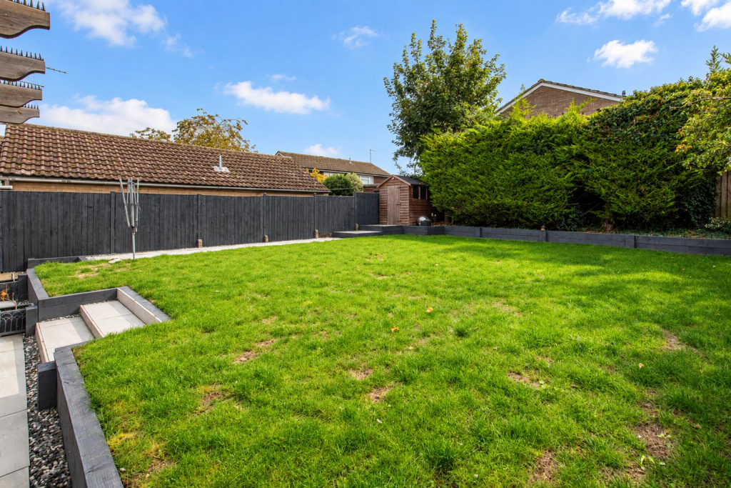 Stanwick Road, Higham Ferrers photo 3