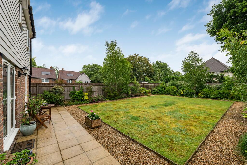 Upton Drive, Ansty, RH17 photo 4