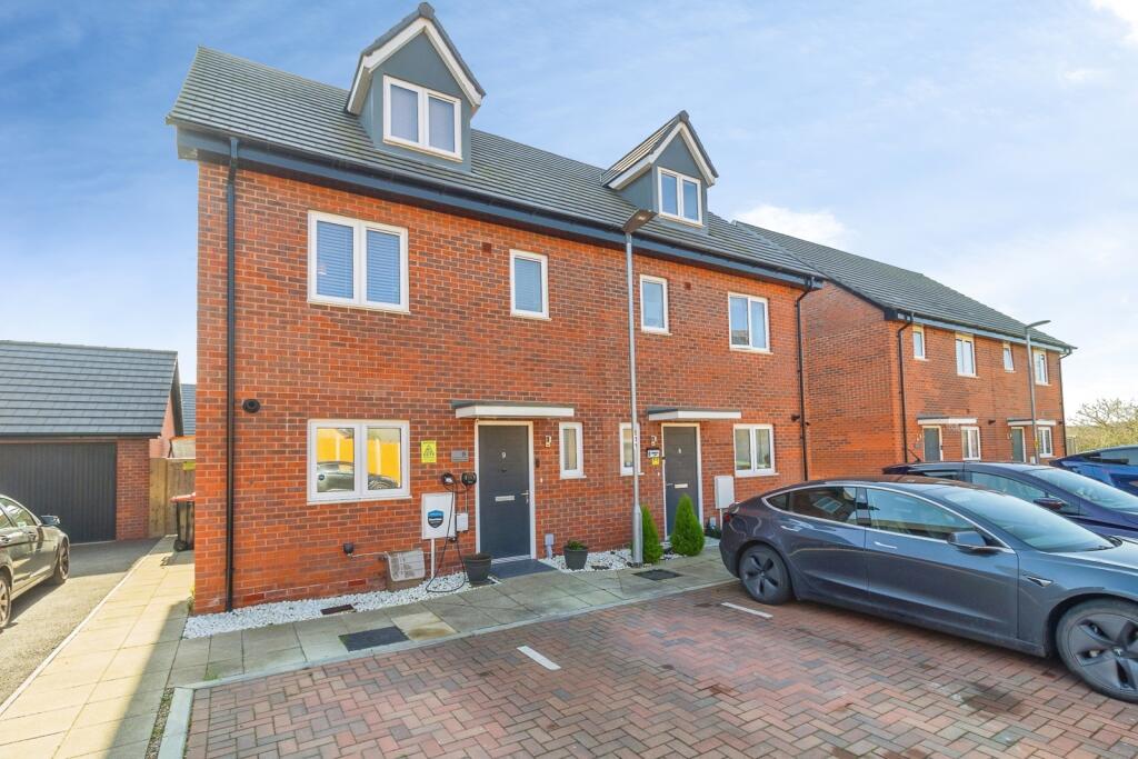 Main image of property: Hemingway Loke, Tattenhoe Park, Milton Keynes, Buckinghamshire, MK4