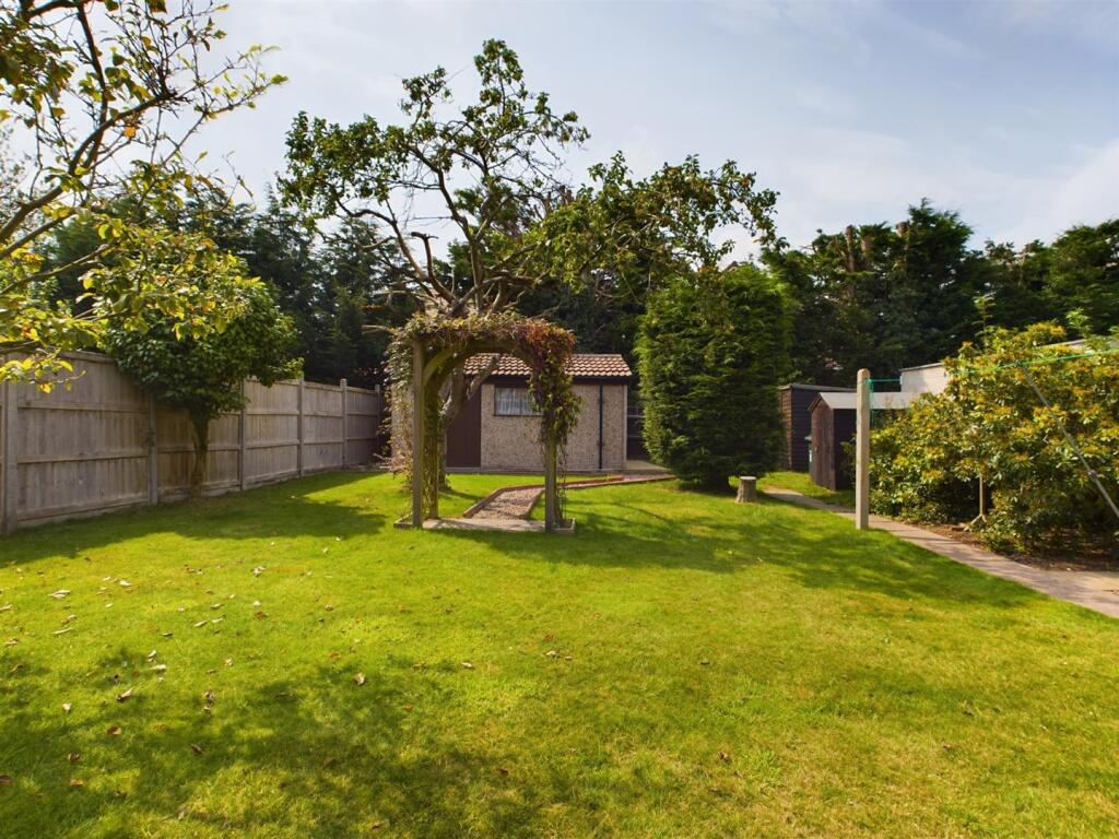 9 Partney Road, Spilsby photo 4