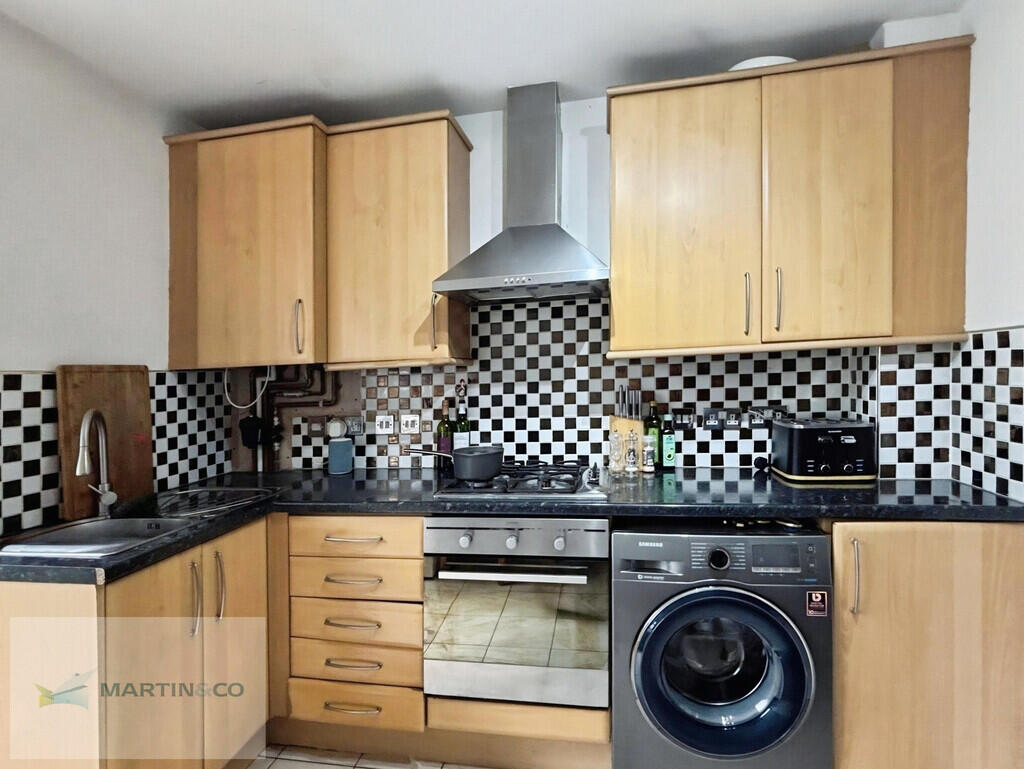Apartment in Kingston upon Thames - View 4