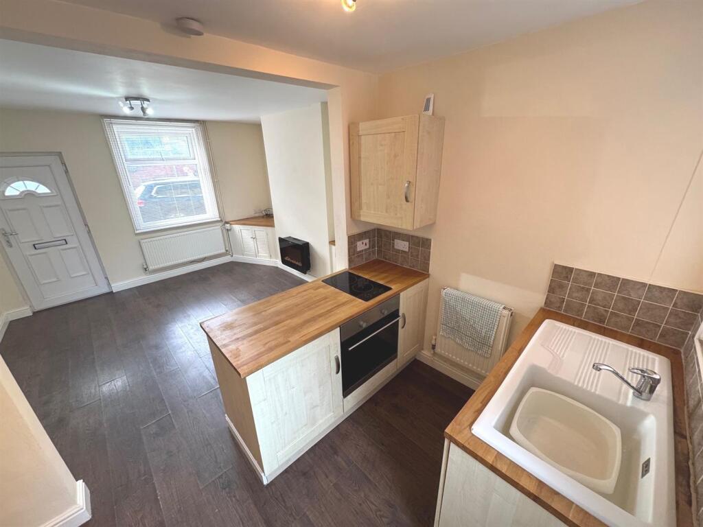House in Stoke-on-Trent - View 4