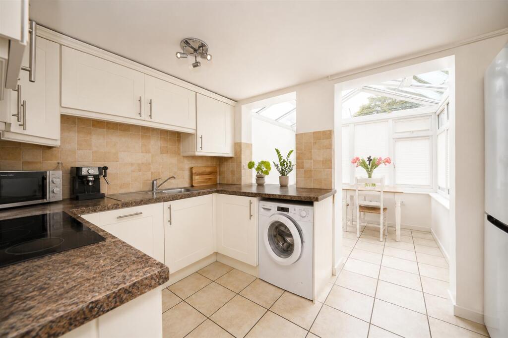 College Place, St. Albans photo 3