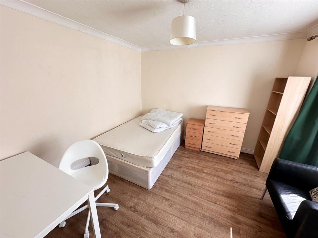 House in Southall - View 4