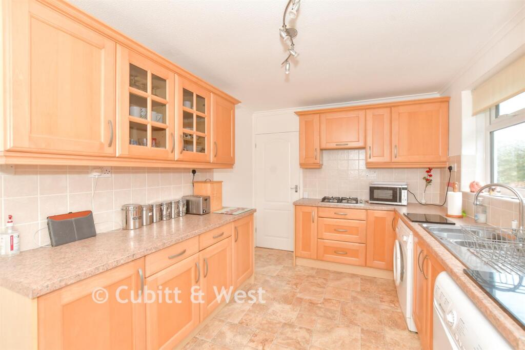 3-bed bungalow on Westminster Drive, Bognor Regis, West Sussex, £475,000