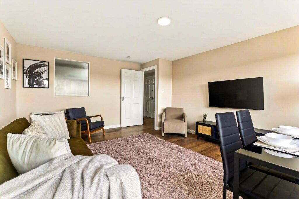 Apartment in Glasgow, Kingston - View 3