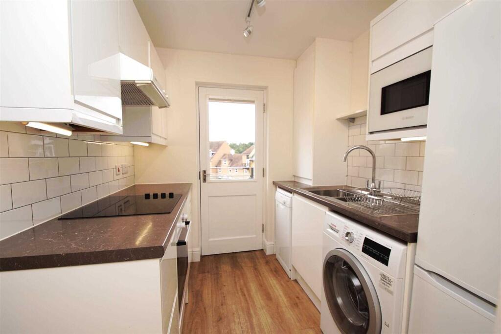 Apartment in East Hertfordshire, Hertford - View 3