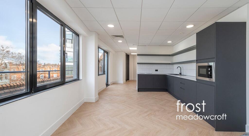 593599 Fulham Rd Fulham SW6 office 3f kit.jpg