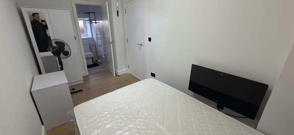 Apartment in Leeds - View 3