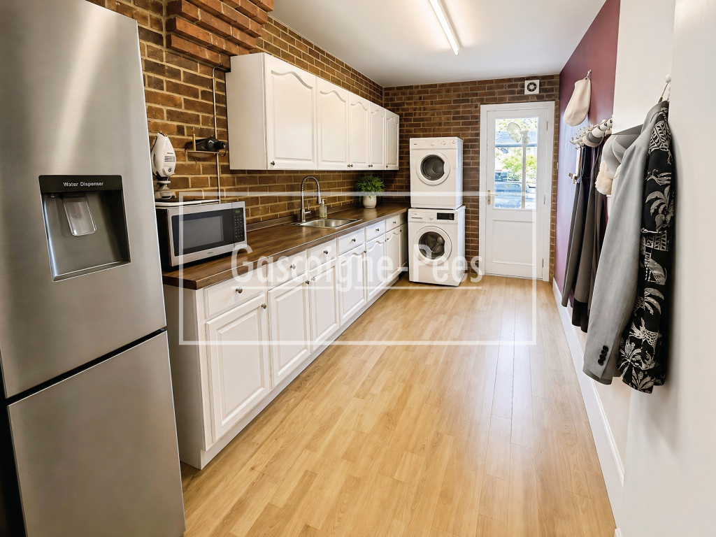House in Kingston upon Thames - More
