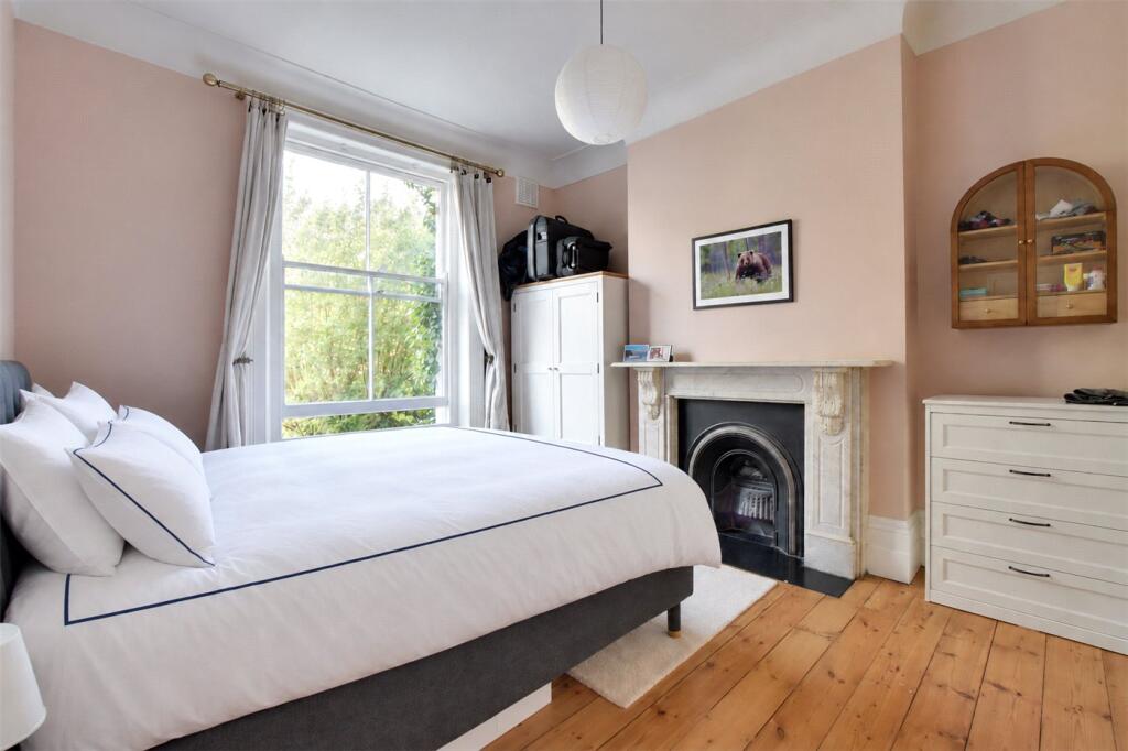 Apartment in London - View 3