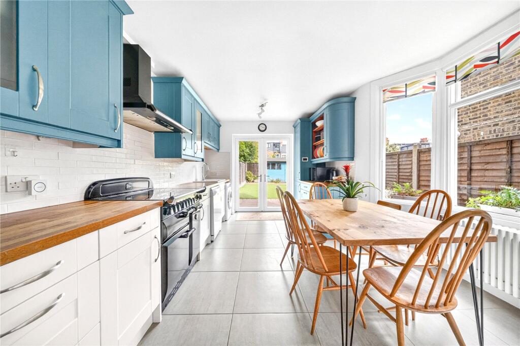 House in London, Whipps Cross, Leyton - View 3