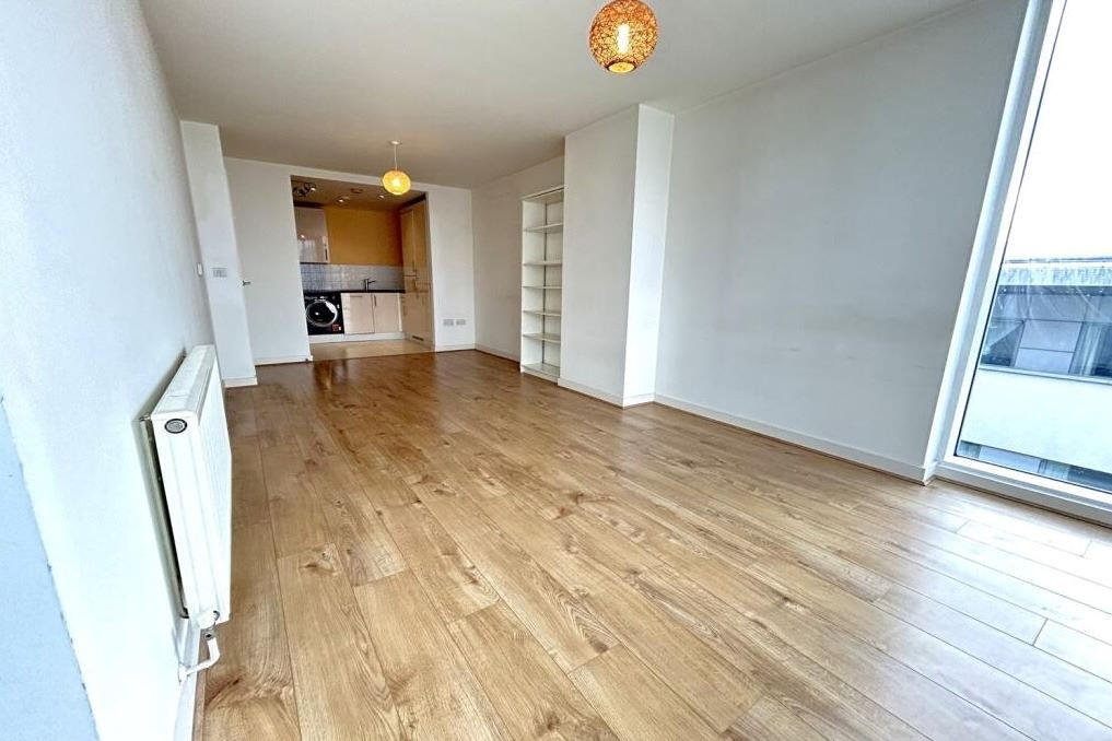 Apartment in Southall - View 3