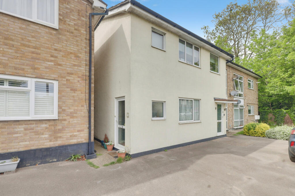 Main image of property: Southend Road, Rochford, SS4