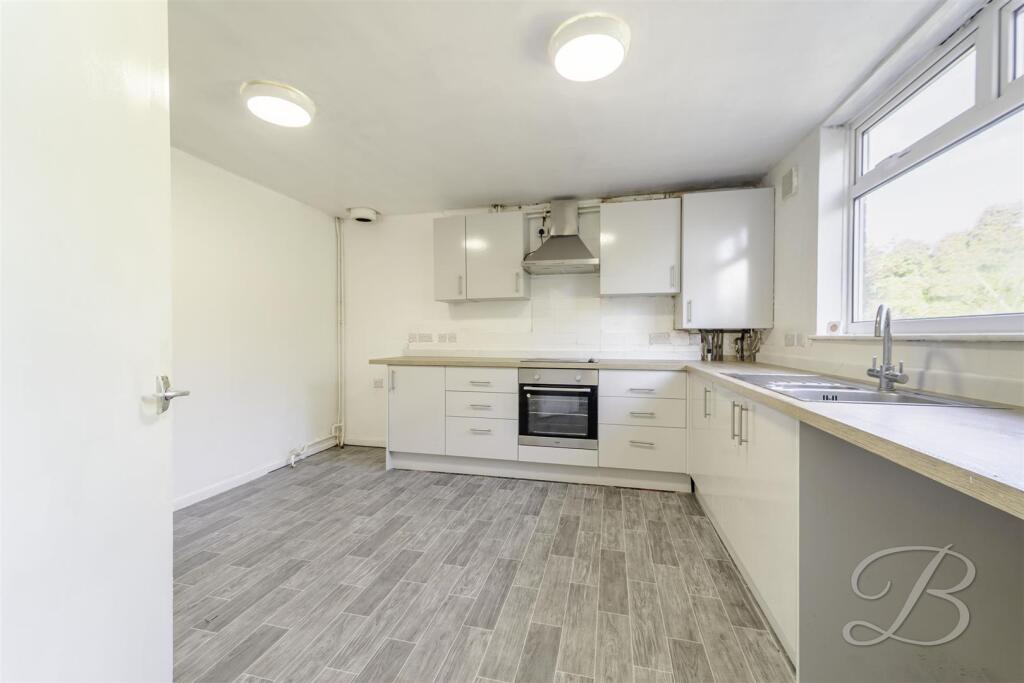 House in Mansfield, Nottinghamshire - View 2