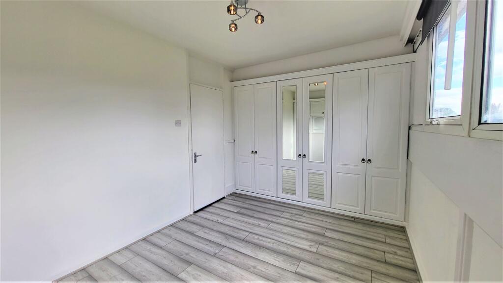 Apartment in Mitcham, Merton - More