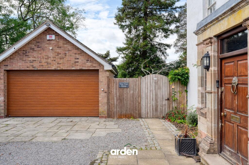 House in Redditch, Hunt End - View 3