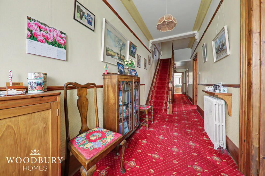 House in Epping Forest, Loughton - More