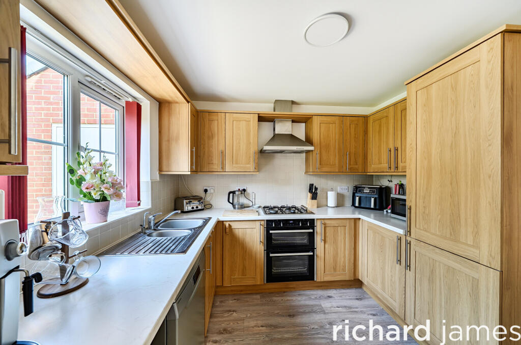 House in Swindon, Mouldon View - More