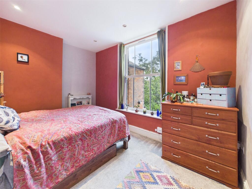 Apartment in Stroud - View 5