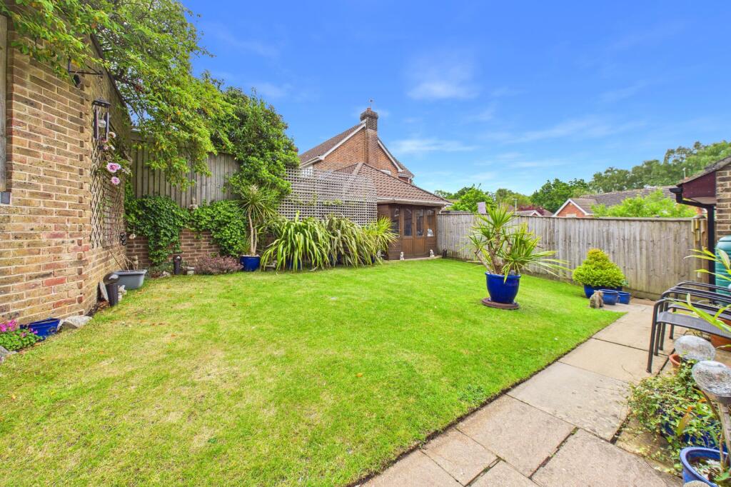House in Poole, Hillbourne, Broadstone - View 3