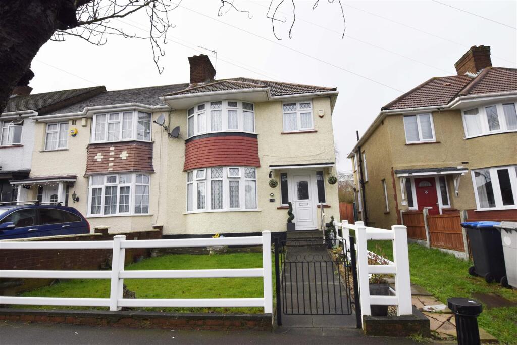 Victoria Avenue, Wembley, Middlesex photo 2