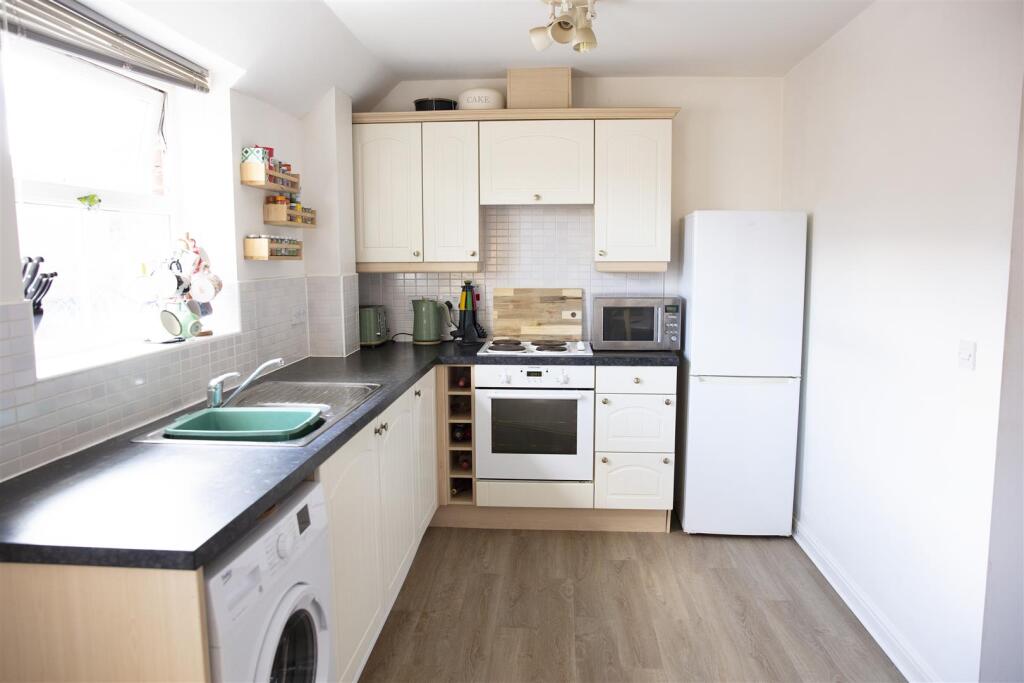 Apartment in Northampton - More