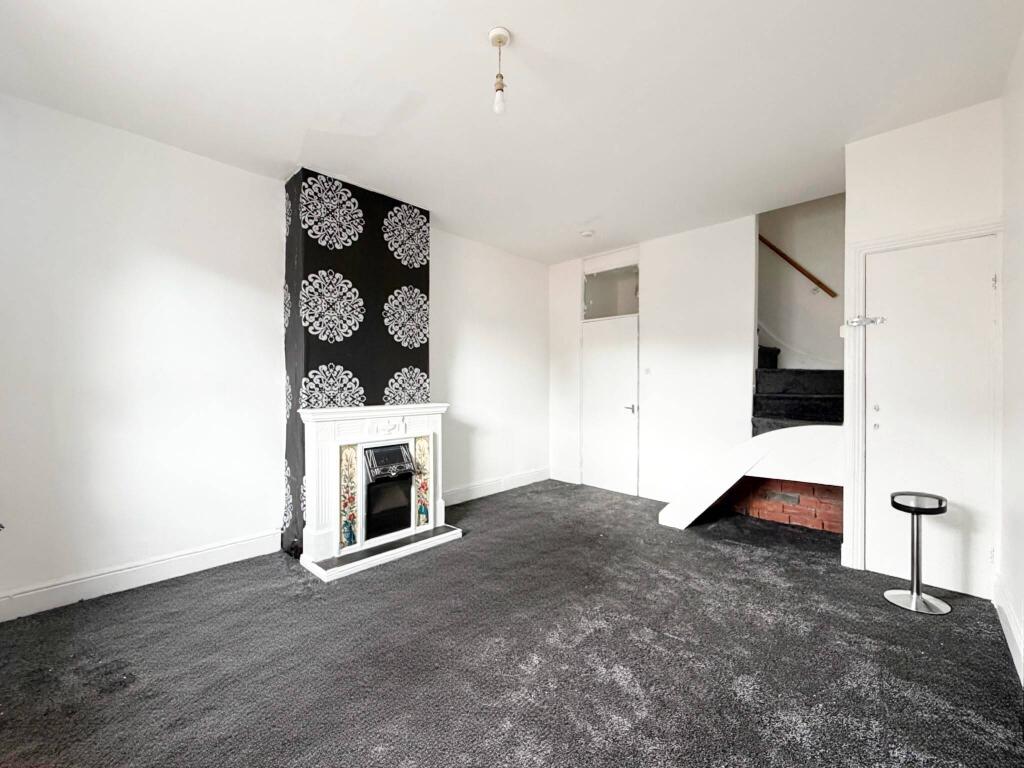 House in Leeds, Wiring Field, Armley - View 2