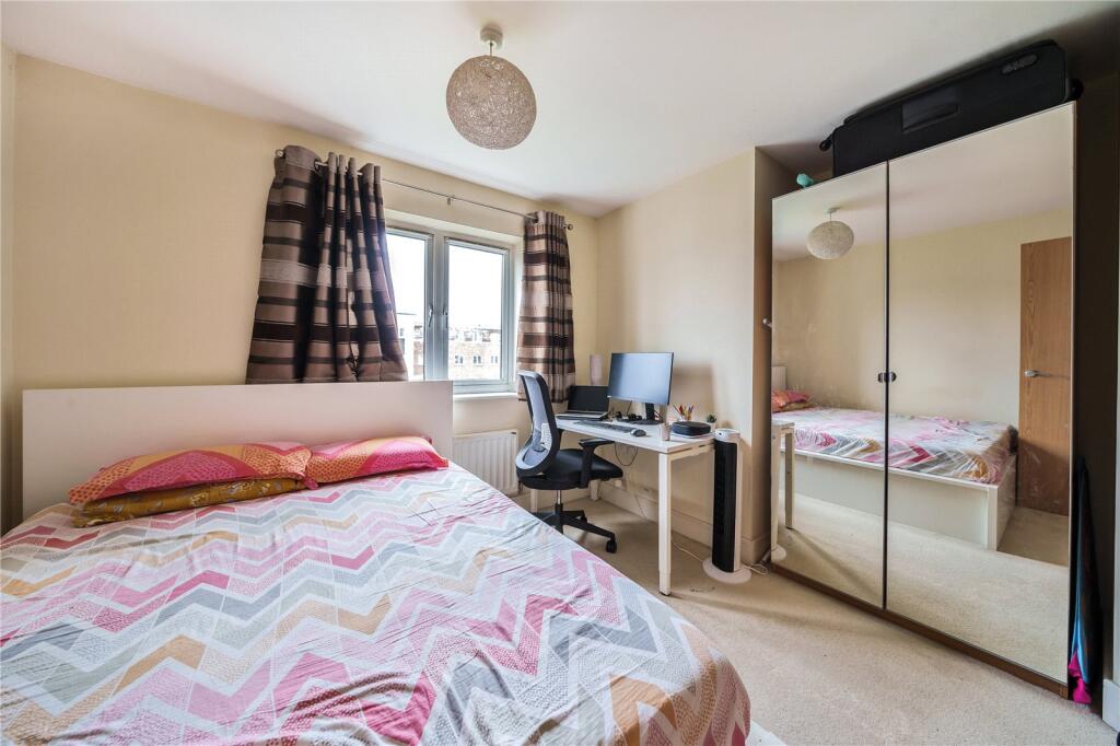 Apartment in Slough - View 5