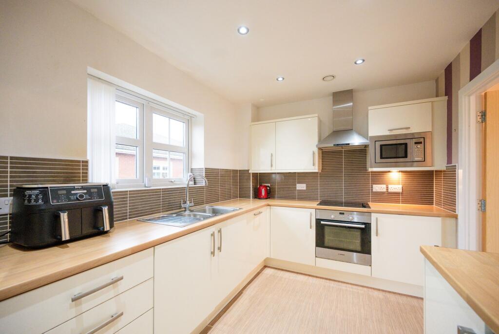 Aughton Park Drive, Aughton, L39 photo 3