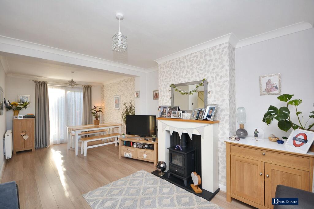 Orchard Avenue, Rainham, RM13 - View 2
